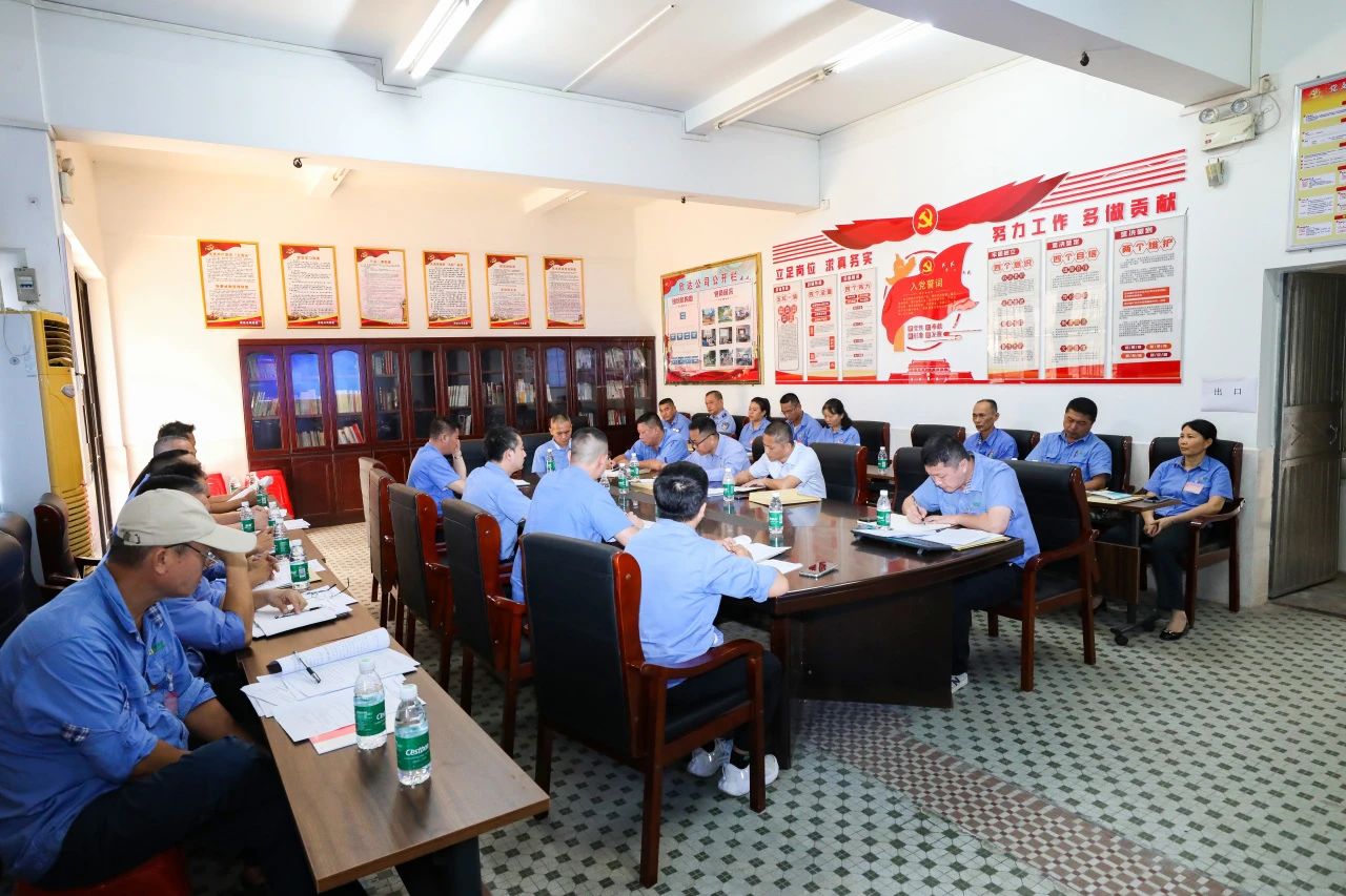 918博天堂召开第四届职工代表大会第一次会议63.jpg