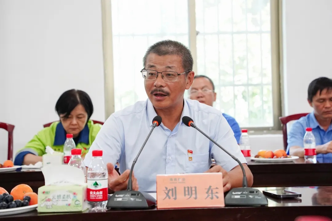 918博天堂召开“七一”座谈会2.jpg