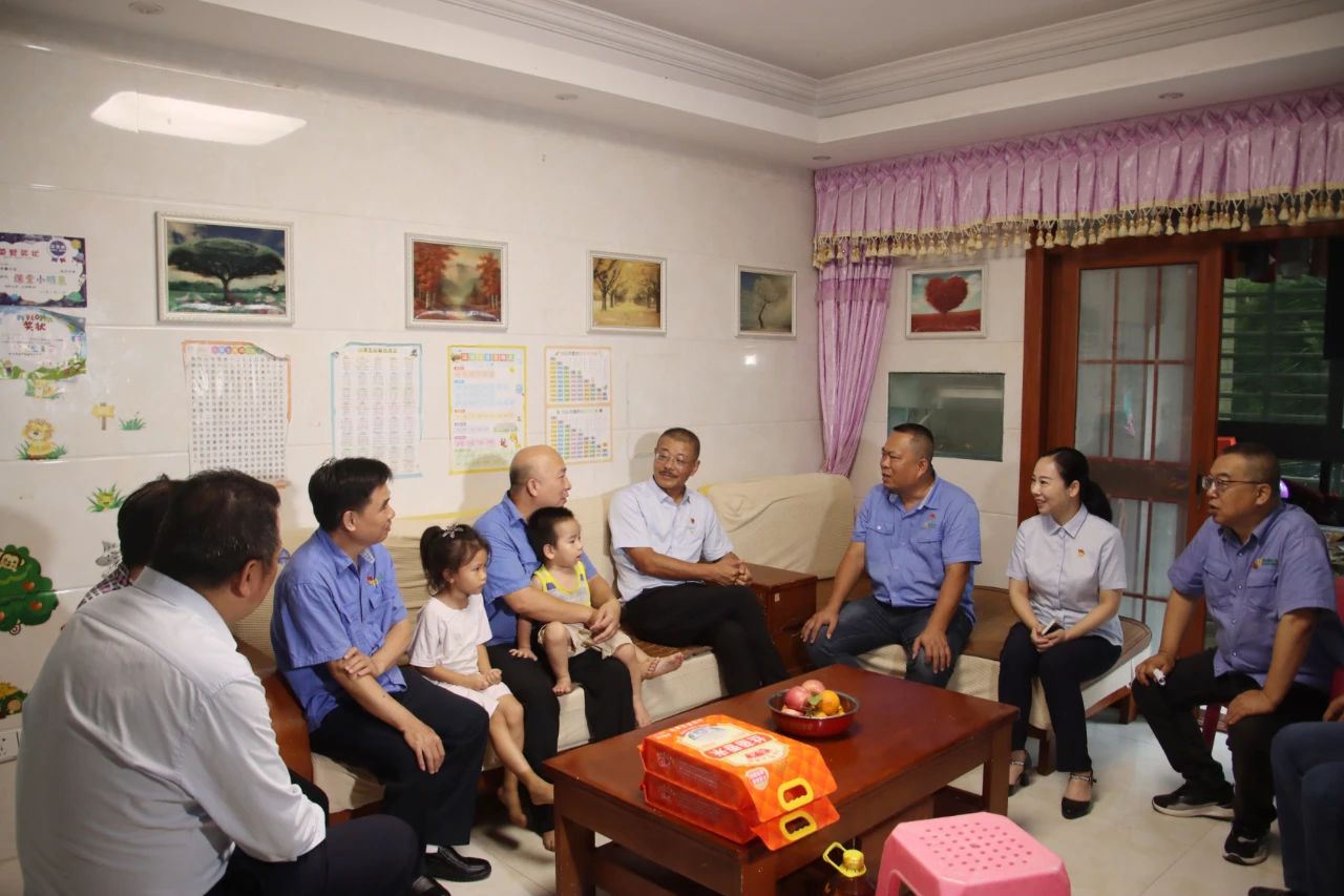 918博天堂党委发展“七一”走访慰问活动